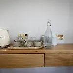 Coastal View House ゲストハウス 4*