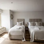 Coastal View House ゲストハウス 4*