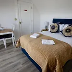 Coastal View House ゲストハウス 4*