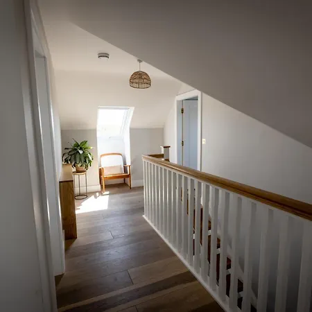 Coastal View House בית הארחה 4*