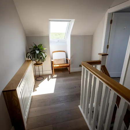 Coastal View House בית הארחה 4*